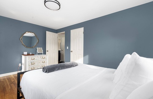 Riverside House | Space for the kiddos & adults to relax and play!