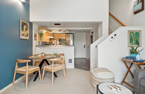 Belltown House | Space Needle Views from Sofa – Walking Distance to Everywhere in DT Seattle