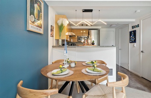 Belltown House | Space Needle Views from Sofa – Walking Distance to Everywhere in DT Seattle