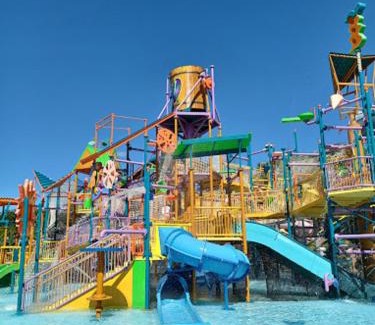 Wedgefield House | SpaceX BY R2 Shared Bath