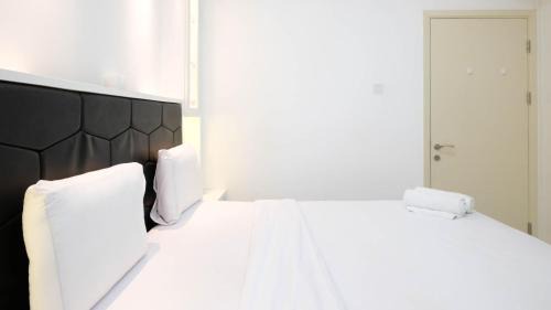 Surabaya Apartment | Spacey and Homey 2BR at Supermall Mansion Apartment By Travelio