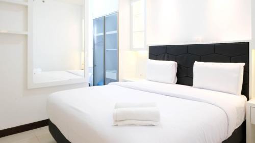 Surabaya Apartment | Spacey and Homey 2BR at Supermall Mansion Apartment By Travelio