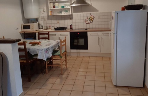 Besse-en-Chandesse Apartment | Spacious apartment 2/4 people Besse