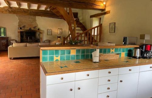 Solesmes House | Spacieuse maison au bord de la rivière, proche du Mans, avec équipements modernes, idéale pour familles - FR-1-410-440