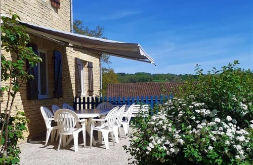 Proissans Cottage | Spacieuse maison en pierre avec jardin et terrasse à proximité de Sarlat, idéal pour familles