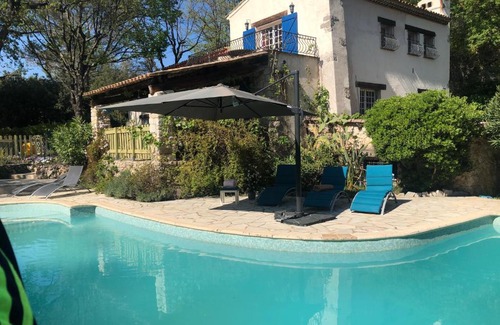 Roquefort-les-Pins Villa | Spacieuse villa provençale au calme absolu.