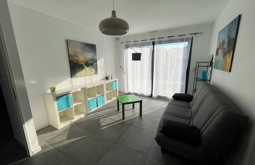 Entraigues-sur-la-Sorgue House | Spacious villa with pool