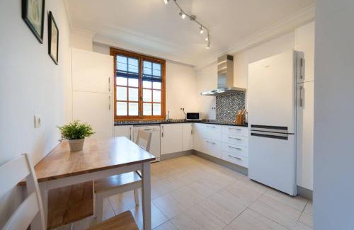 Vegueta Apartment | Spacious Apartment with Terrace in Las Palmas 80 sqm A/C