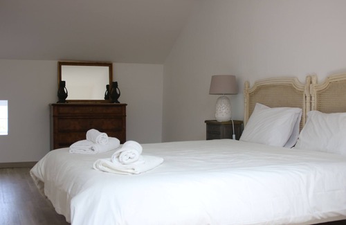 Lunas Other | Spacious Renovated Farmhouse with Swimming Pool - Sleeps 14