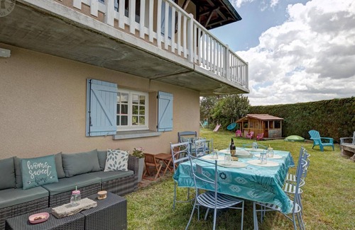 Saint-Georges-en-Couzan Cottage | Spacious family house with garden, pets welcome