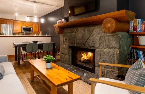 Nordic Estates House | Spacious 1.5BR: 5 min to Village with Private Hot tub & Pool!