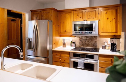 Nordic Estates House | Spacious 1.5BR: 5 min to Village with Private Hot tub & Pool!