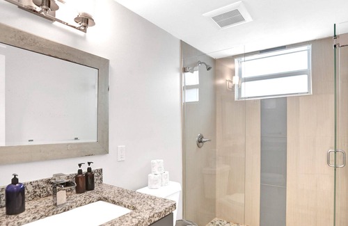 Bay Harbor Islands Apartment | Spacious 1 Bedroom 2 Beds in Bay Harbor BH4