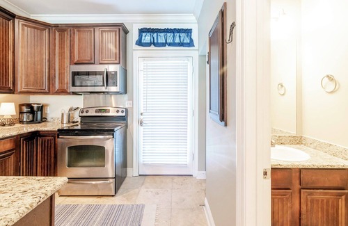 Biloxi Condo | Spacious 1 bed/1.5 bath for TDY Rentals!