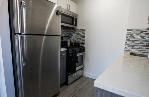 Queens Apartment | Spacious 1 Bed - 25min from the city, insane views