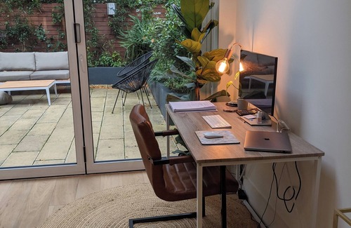 Northcote House | Spacious 1 bed garden flat, 8 min walk to Clapham Junction (off Northcote Road)