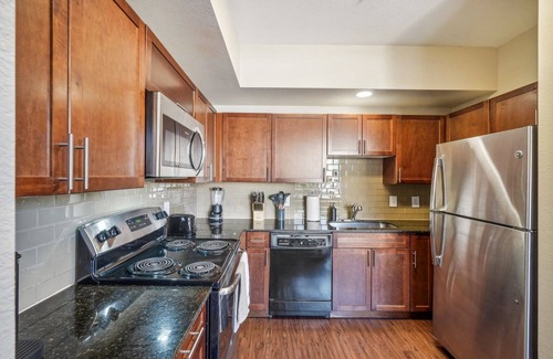 Rural North Boulder Apartment | Spacious 1 bedroom 1.5 bath Apt Gym, Garage, King