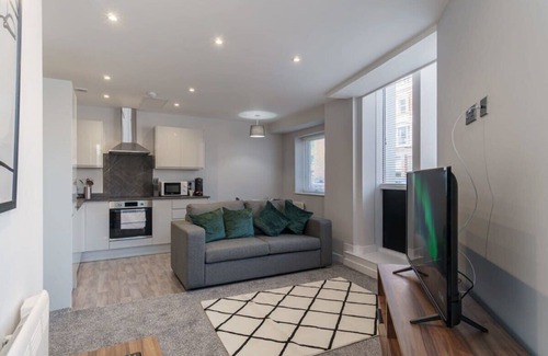 Liverpool Apartment | Spacious 1 Bedroom Apartment in Liverpool