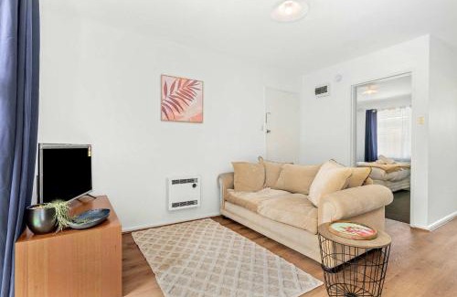 Glenroy Apartment | Spacious 1-Bedroom Apartment with Car Space
