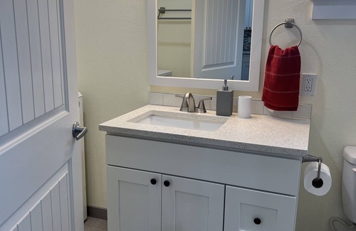 Silver Lake House | Spacious 1 bedroom apartment 2 mins to shopping malls and restaurants