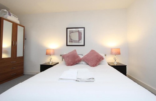 Canning Town South Apartment | Spacious 1- Bedroom Apartment in E16