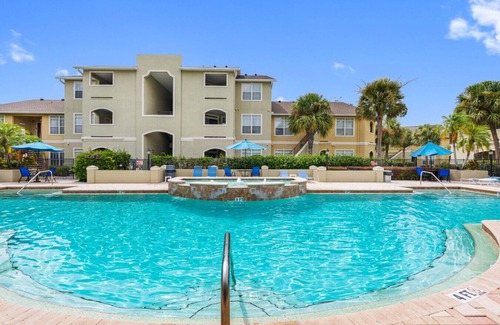 Clearwater Condo | Spacious 1 bedroom condo, walk to the water!