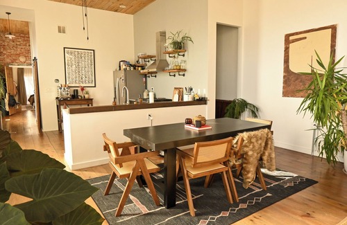 Lincoln Park Apartment | Spacious 1-Bedroom Gallery