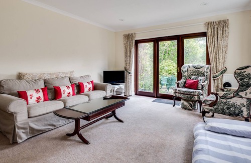 Yarnton Apartment | Spacious 1-Bedroom Flat with garden & free parking