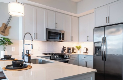 The Gulch Apartment | Spacious 1-Bedroom High-Rise In The Gulch. King Bed, Free Parking, Pet-Friendly.
