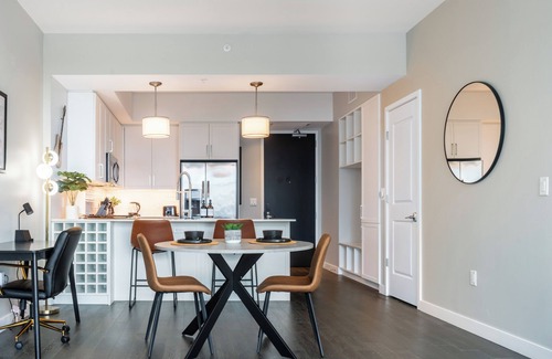 The Gulch Apartment | Spacious 1-Bedroom High-Rise In The Gulch. King Bed, Free Parking, Pet-Friendly.