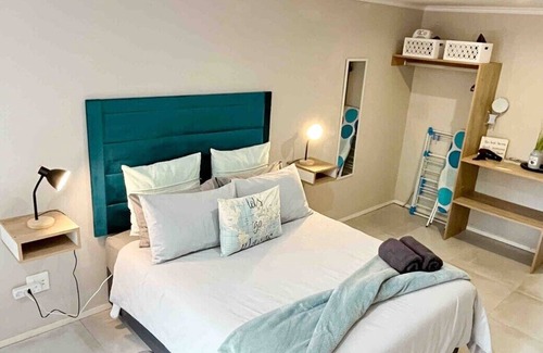 Walmer House | Spacious 1 bedroom unit with a private entrance and carport parking spaces