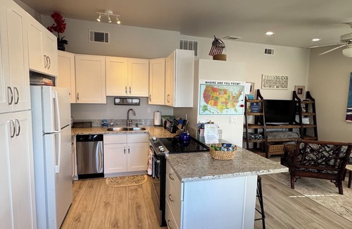 Corona del Mar Apartment | Spacious, 1 bedroom "Villa del Mar" within waking distance to the Beach & Shops