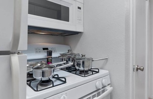 West Campus Apartment | Spacious 1 Br Apt Next 2 Dwntown