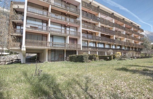 Saint-Chaffrey Apartment | Spacious 10-Person Apartment in Serre-Chevalier with Balconies, Parking, and Ski Storage