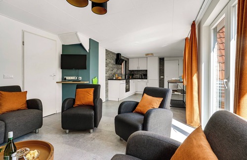 Municipality of Hardenberg House | Spacious 10-person family house with 5 bedrooms, 2 bathrooms, full kitchen and large garden at holiday park ’t Hooge Holt.