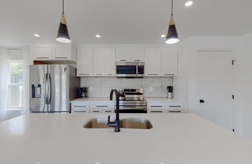 Watkins Glen Cottage | Spacious 11 Acre Lakeview Cottage