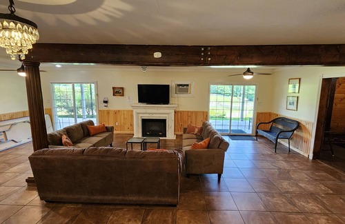 Fishs Eddy House | Spacious 11-bedroom house with AC and WiFi in charming Fishs Eddy
