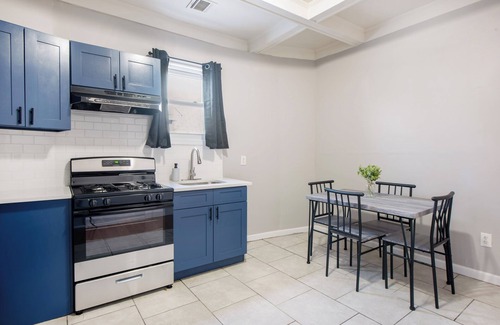 Lower Vailsburg Apartment | Spacious 14-bedroom house in charming Newark with WiFi, AC