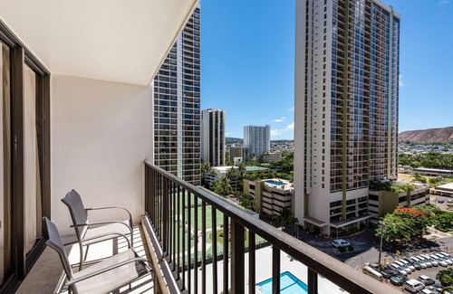 Diamond Head - Kapahulu - St. Louis Condo | Spacious 14th Floor Corner Suite, Partial Diamond Head and Ocean Views, FREE Parking!