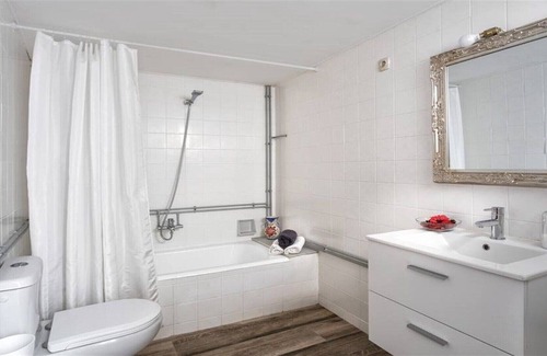 Vilassar de Dalt House | Spacious 18th century Catalan town house, Wifi, 20 minutes Barcelona