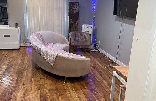 Koreatown Apartment | Spacious 1bd in heart of LA (with parking)