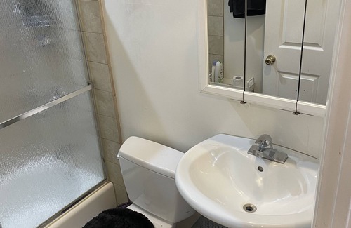 Koreatown Apartment | Spacious 1bd in heart of LA (with parking)
