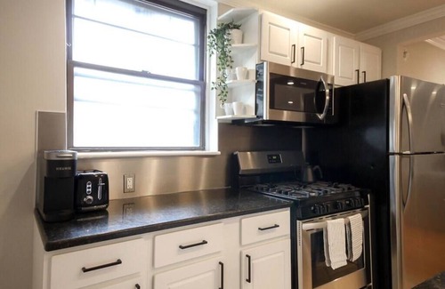 Center City Apartment | Spacious 1BDR With Private Entrance Heart of City