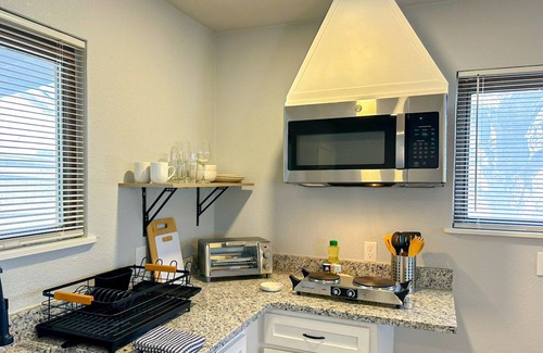Central Oklahoma City Apartment | Spacious 1BR | $1550/month #41B | Kitchenette + Queen Bed