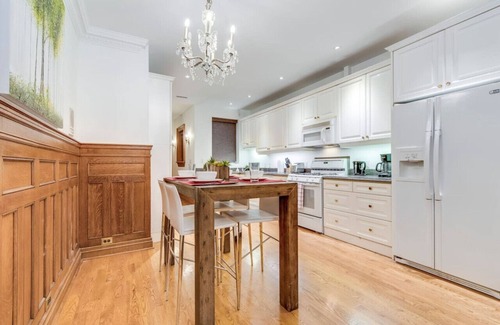 Yorkville Apartment | Spacious 1BR Executive Style Suite - King Bed