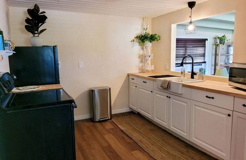Trailer Estates Apartment | Spacious 1BR Near Beaches & Downtown Sarasota