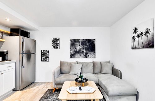 Lake Worth Apartment | Spacious 1BR Near Downtown & Water w/Full Kitchen