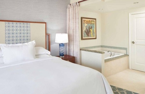 Waikiki Resort | Spacious 1BR Premier Suite at Grand Waikikian – Aloha Comfort in Waikiki