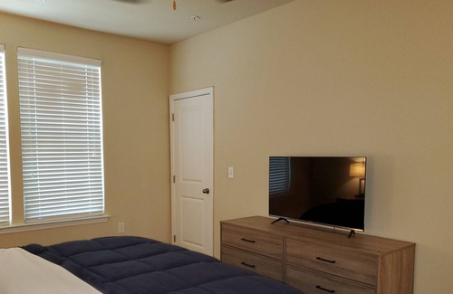 West Ashley Apartment | Spacious 2/2 15 Minutes to Downtown Charleston