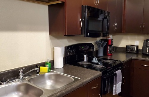 West Ashley Apartment | Spacious 2/2 15 Minutes to Downtown Charleston